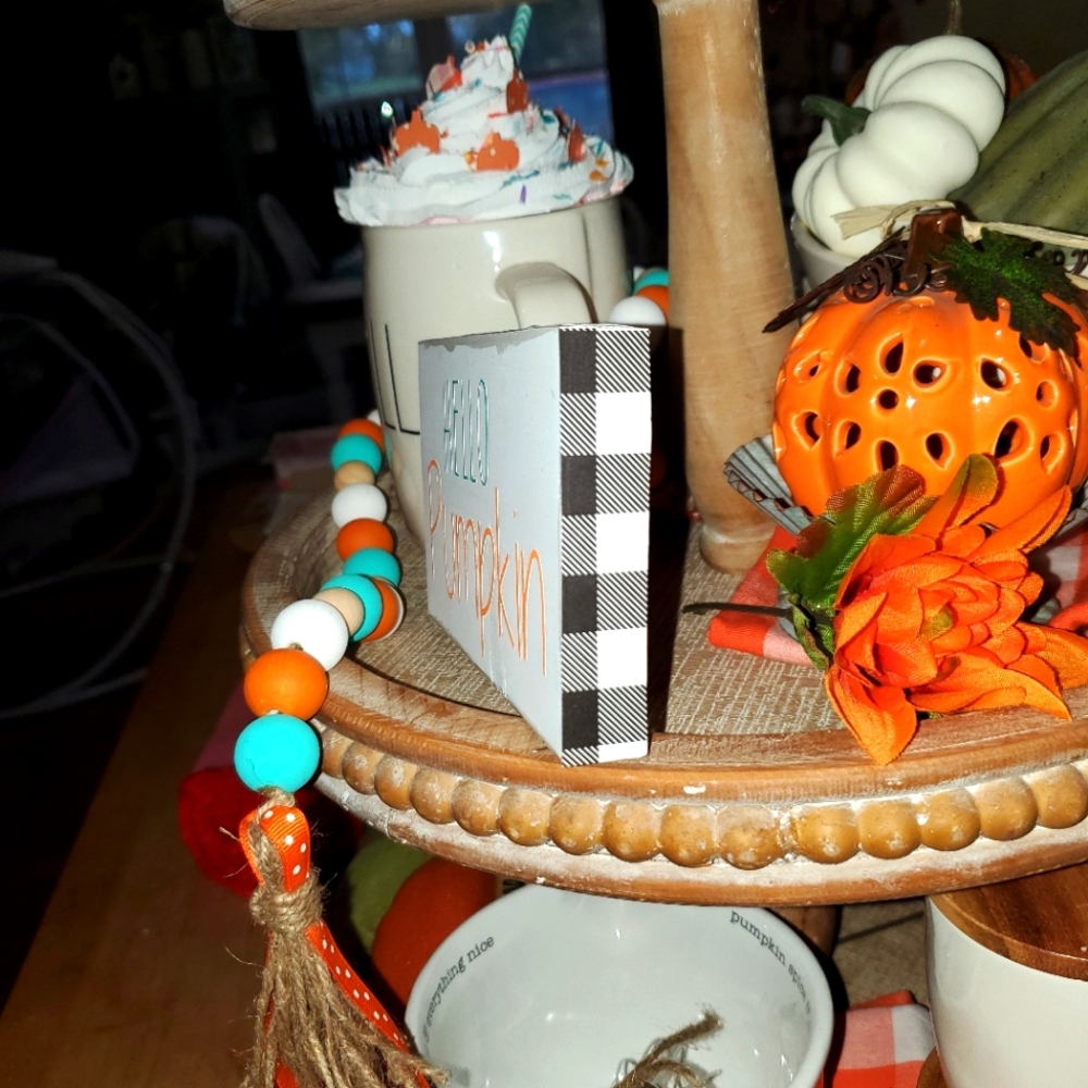 Mini Hello Pumpkin Sign - Picture 3 of 4